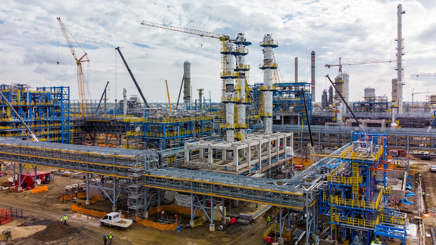 MOL Petrolkémia errichtet Propylenwerk / MOL Petrolkémia builds a new plant in Tiszaújváros