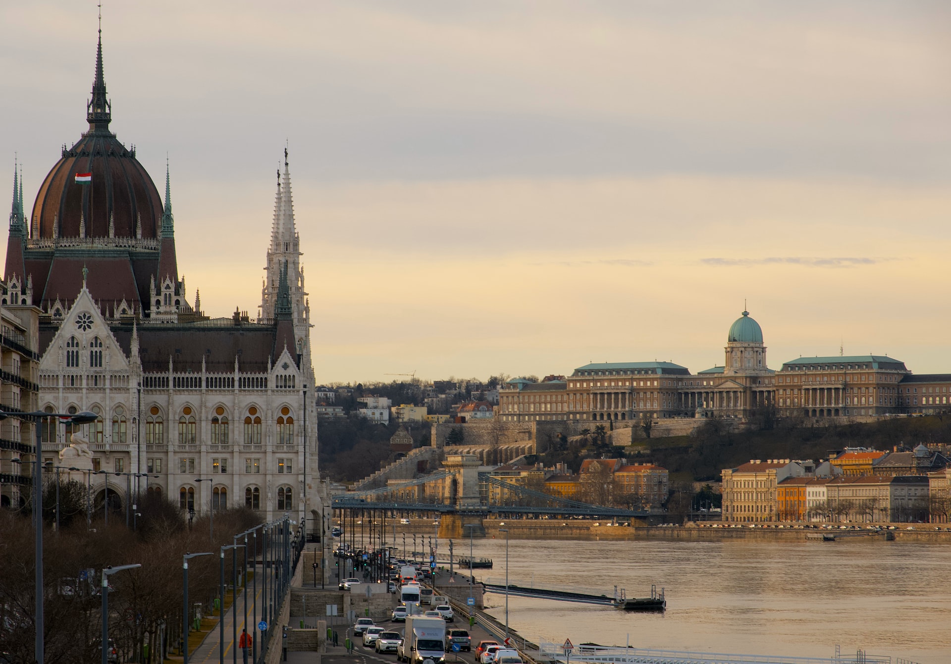 S&P - Negativer Ausblick für Schuldenrating / S&P - Hungary outlook revised to negative