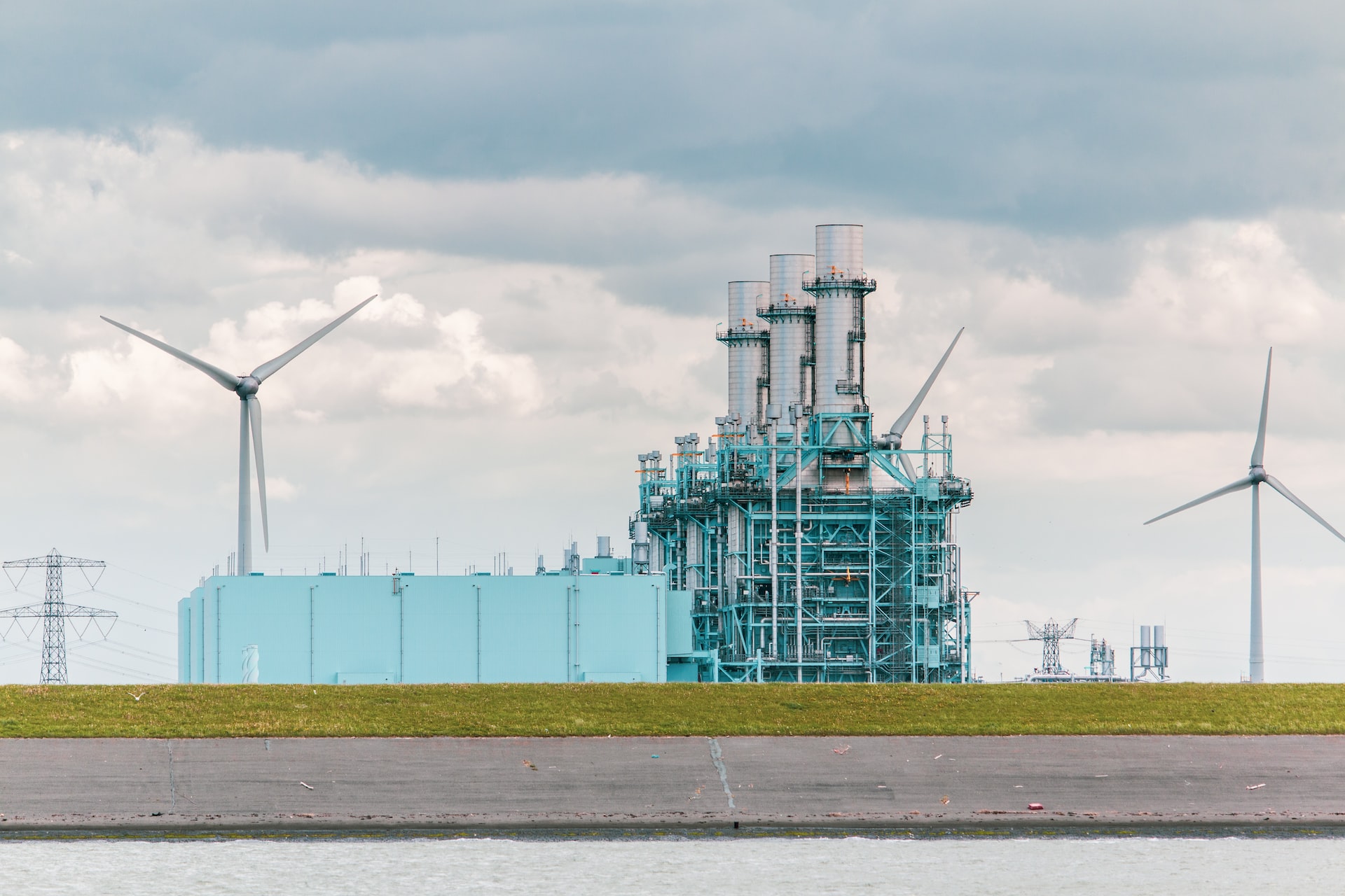 Ausweitung der Preisdeckelung und Übergewinnsteuer für Kraftwerke / Price cap and excess profit tax extension for power plants