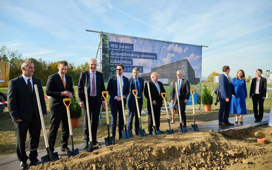 SCHOTT Hungary Kft. - Neues Glasspritzenwerk in Lukácsháza / SCHOTT Hungary Kft. - New glass syringes factory in Lukácsháza