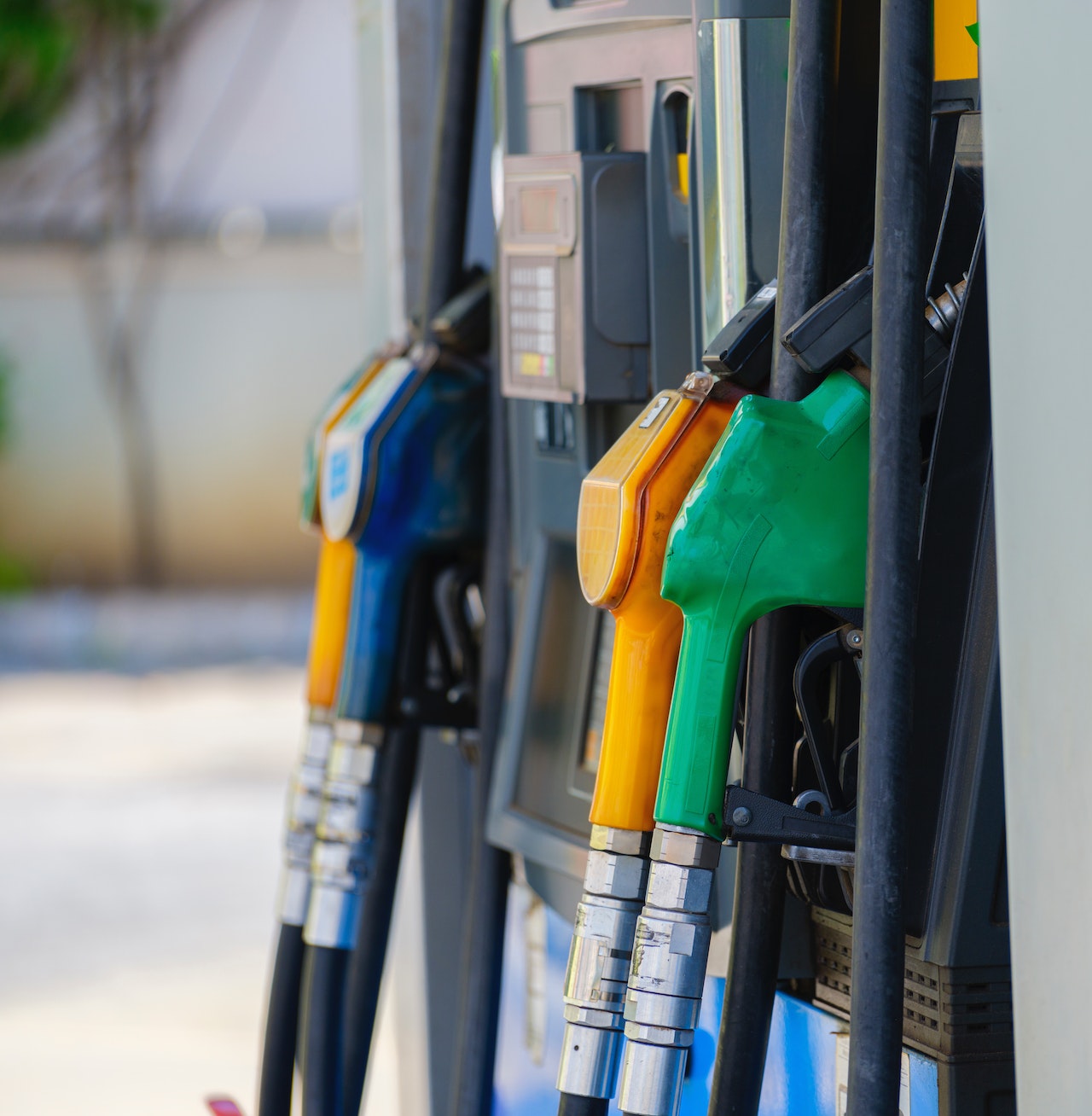 Steuer für Übergewinne auf Rohöl deutlich angehoben / Tax on extra profit on fuel increased significally