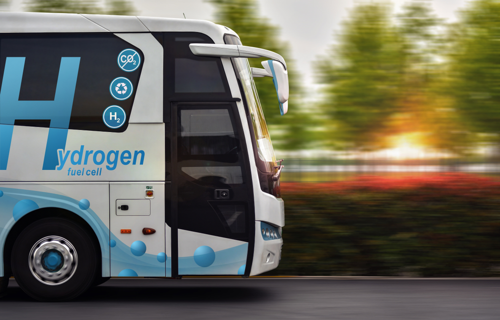 Wasserstoffbetriebener Bus im Test / Hydrogen-powered bus being tested