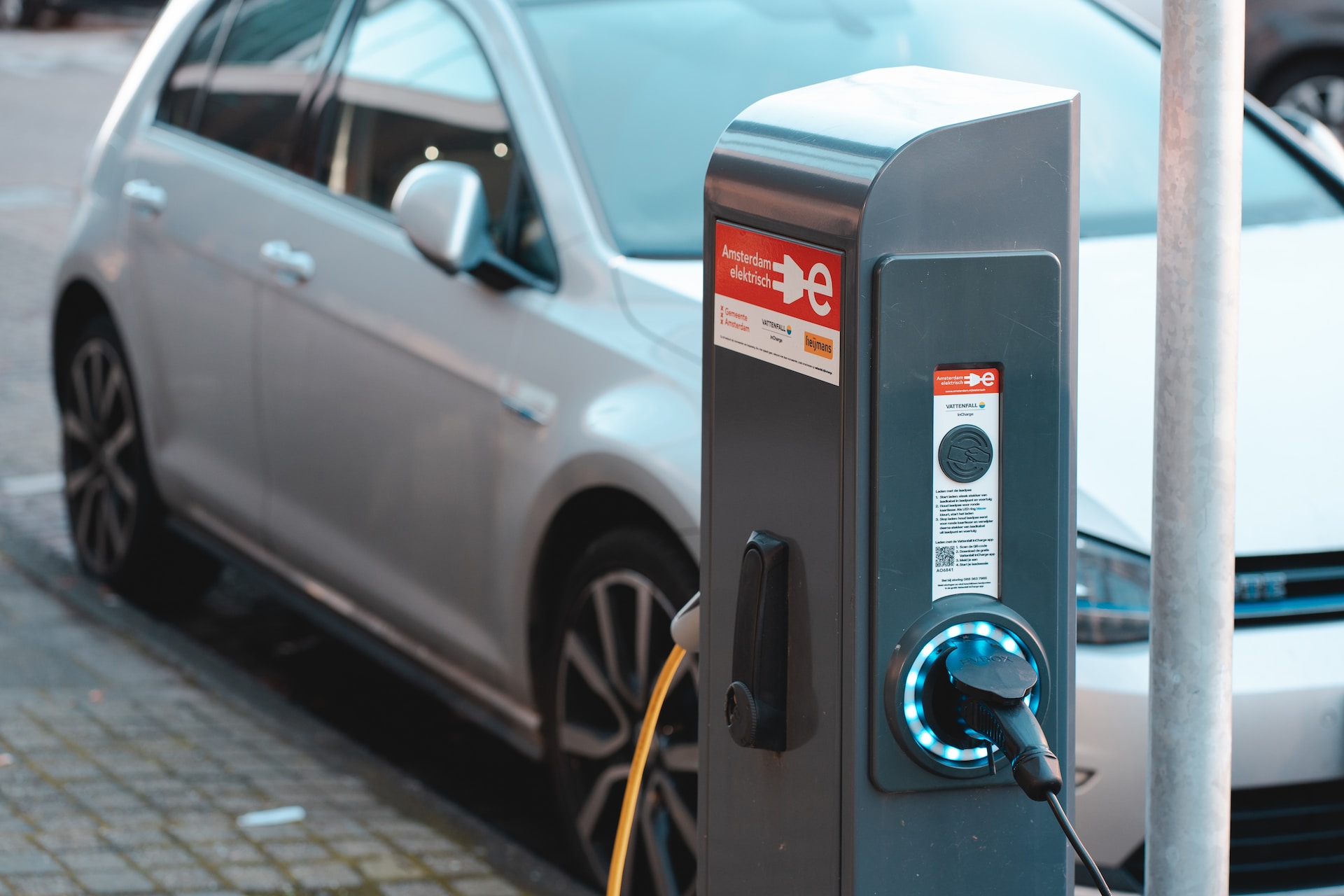 Landesweit immer mehr E-Ladestationen / More and more e-charging stations nationwide