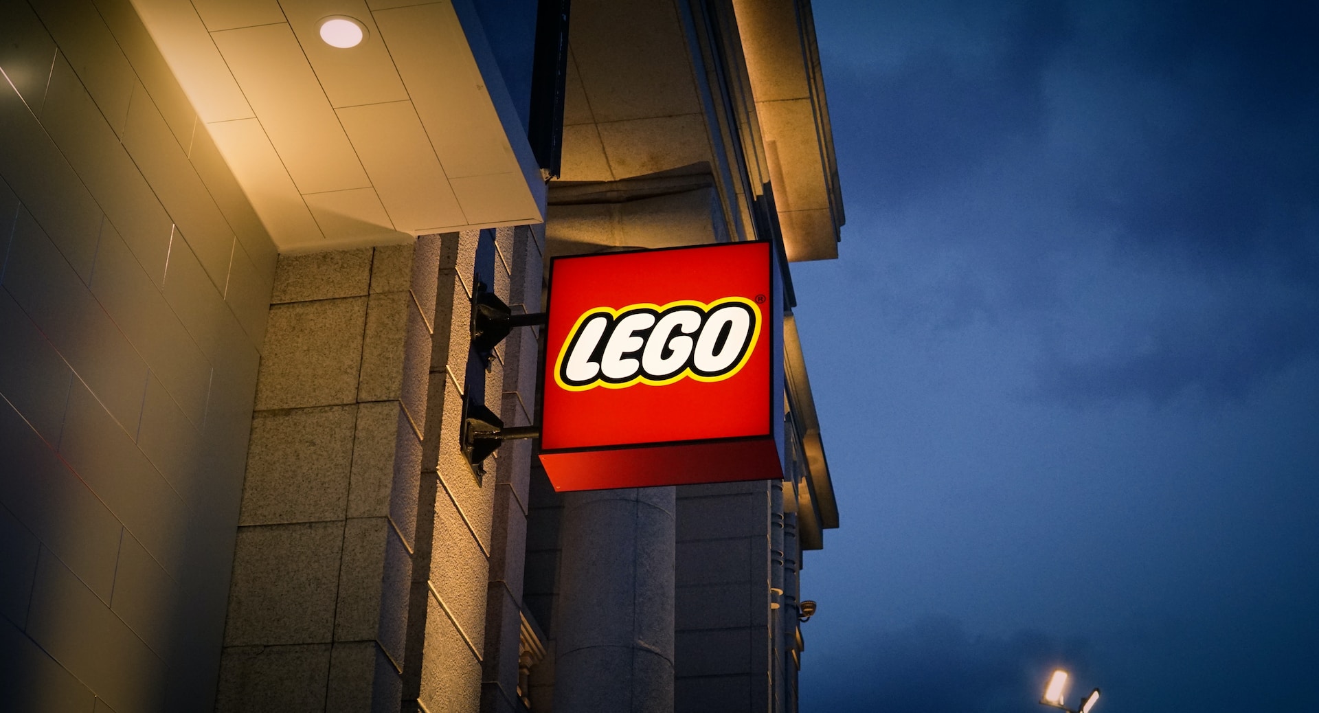 LEGO erhöht Verpackungs- und Lagerkapazitäten / LEGO expands packaging and storage capacity