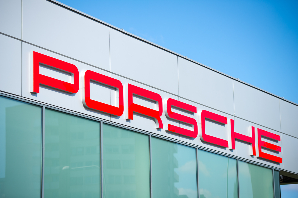 Porsche Hungaria - Elektromobilitäts-Wissenszentrum in Budaörs / Porsche Hungaria - Electromobility Knowledge Centre in Budaörs