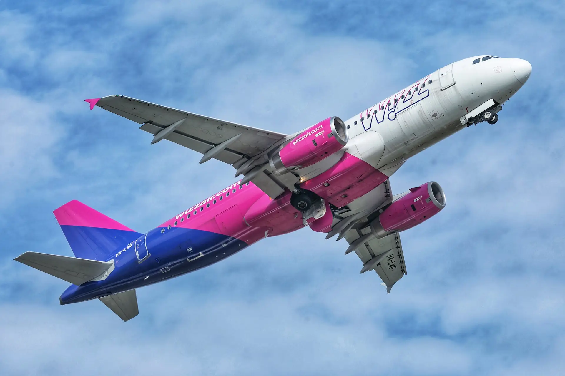 Wizz Air-Menzies Aviation - Einführung der vollelektrischen Bodenabfertigung / Wizz Air-Menzies Aviation - Fully electric ground handling