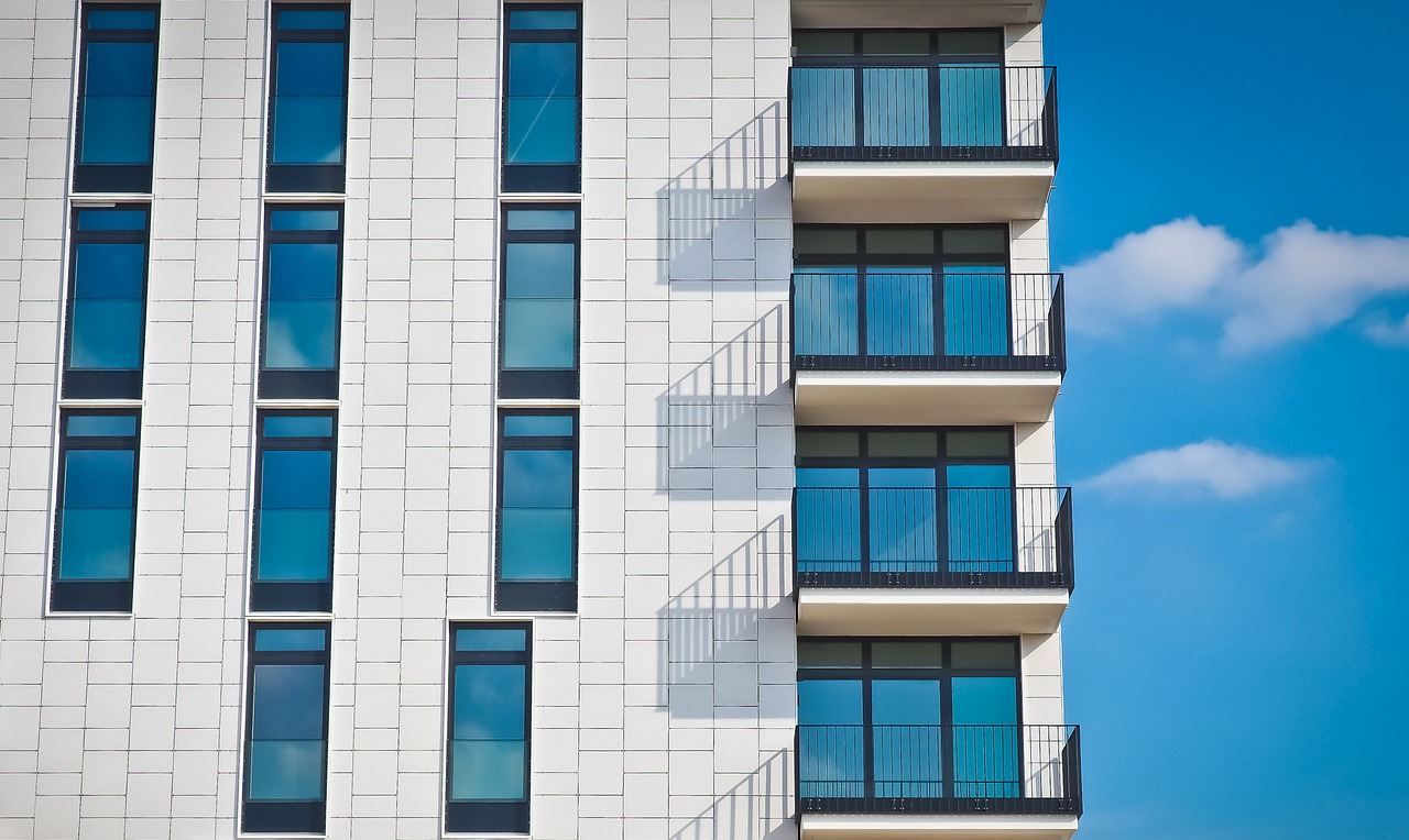 Immobilienmarkt - Büros werden in Hotels umgewandelt / Real estate market - Offices are being converted into hotels