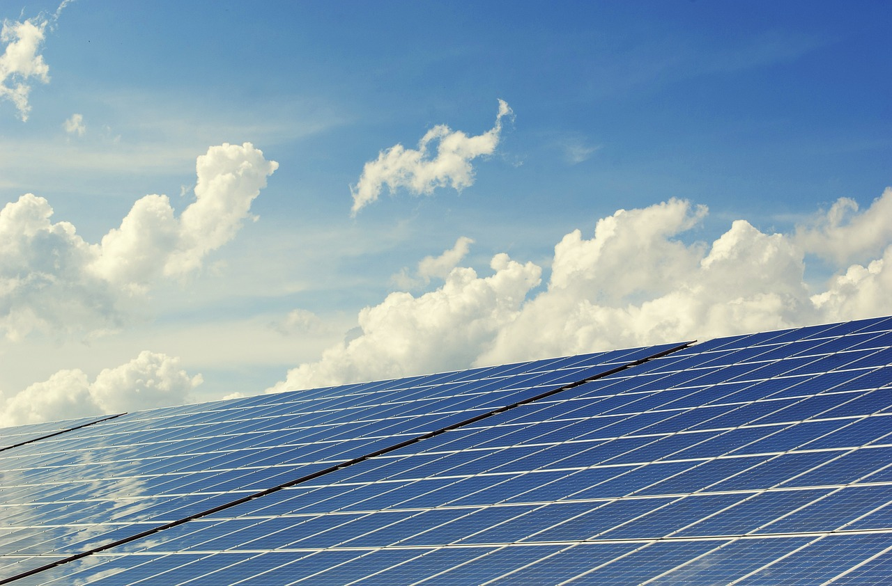 Solar FM Kft. - Milliarden-Investition in Komló / Solar FM Kft. invests billions in Komló
