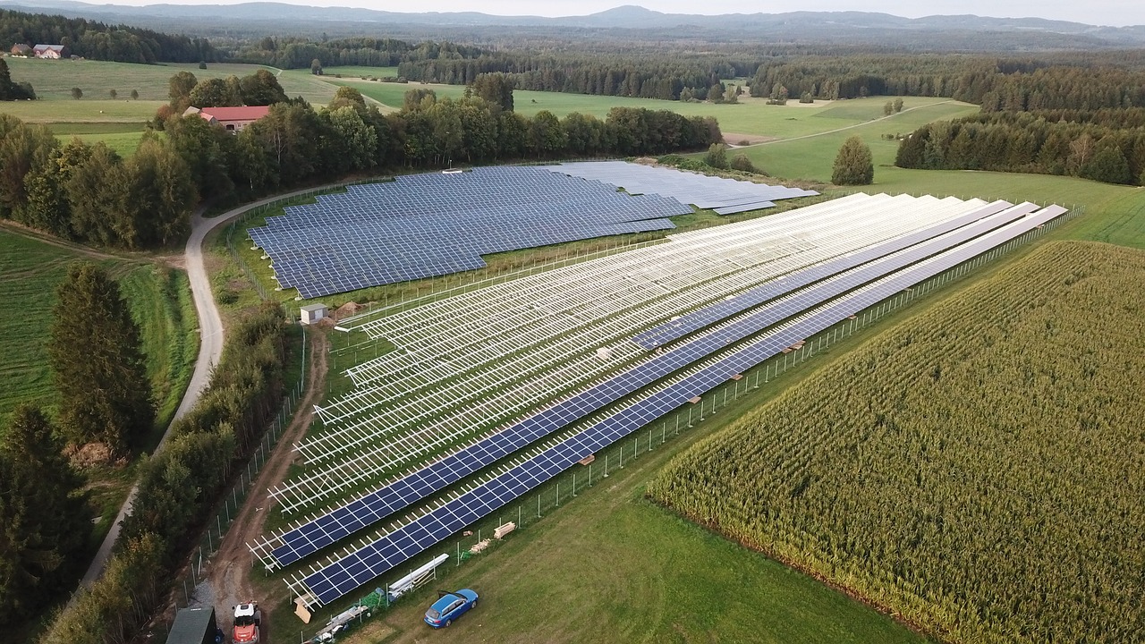 Solar Markt - Effizientes Hightech-Kraftwerk / Solar Markt - Efficient high-tech power plant