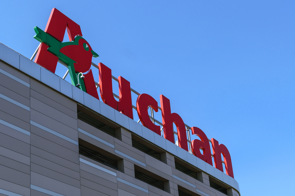 Auchan Hungary - Milliardär übernimmt Hypermarktkette / Acquisition of Auchan Hungary