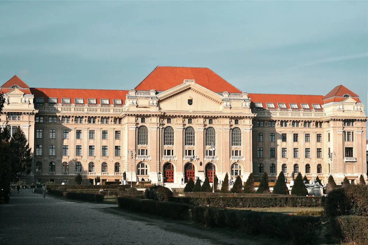 Universität Debrecen - Digitales Verkehrssystem / University of Debrecen – Digital traffic system