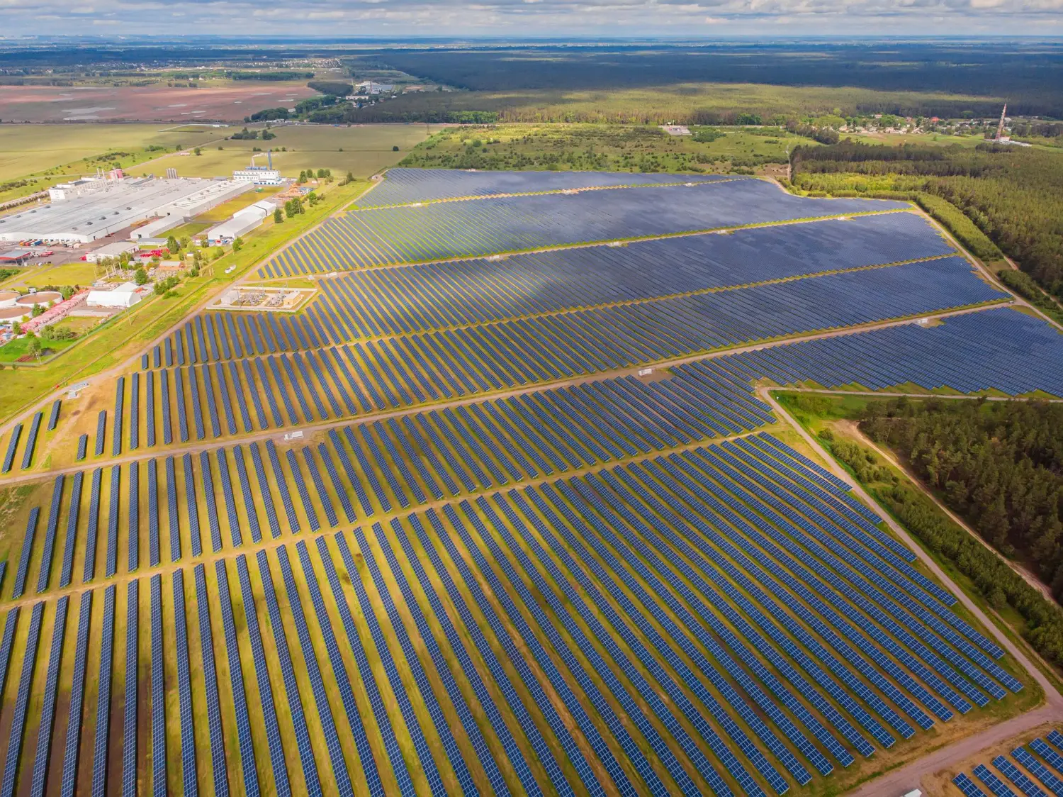 MOL-Gruppe - Kombinierter Solarpark / MOL Group – Combined solar park