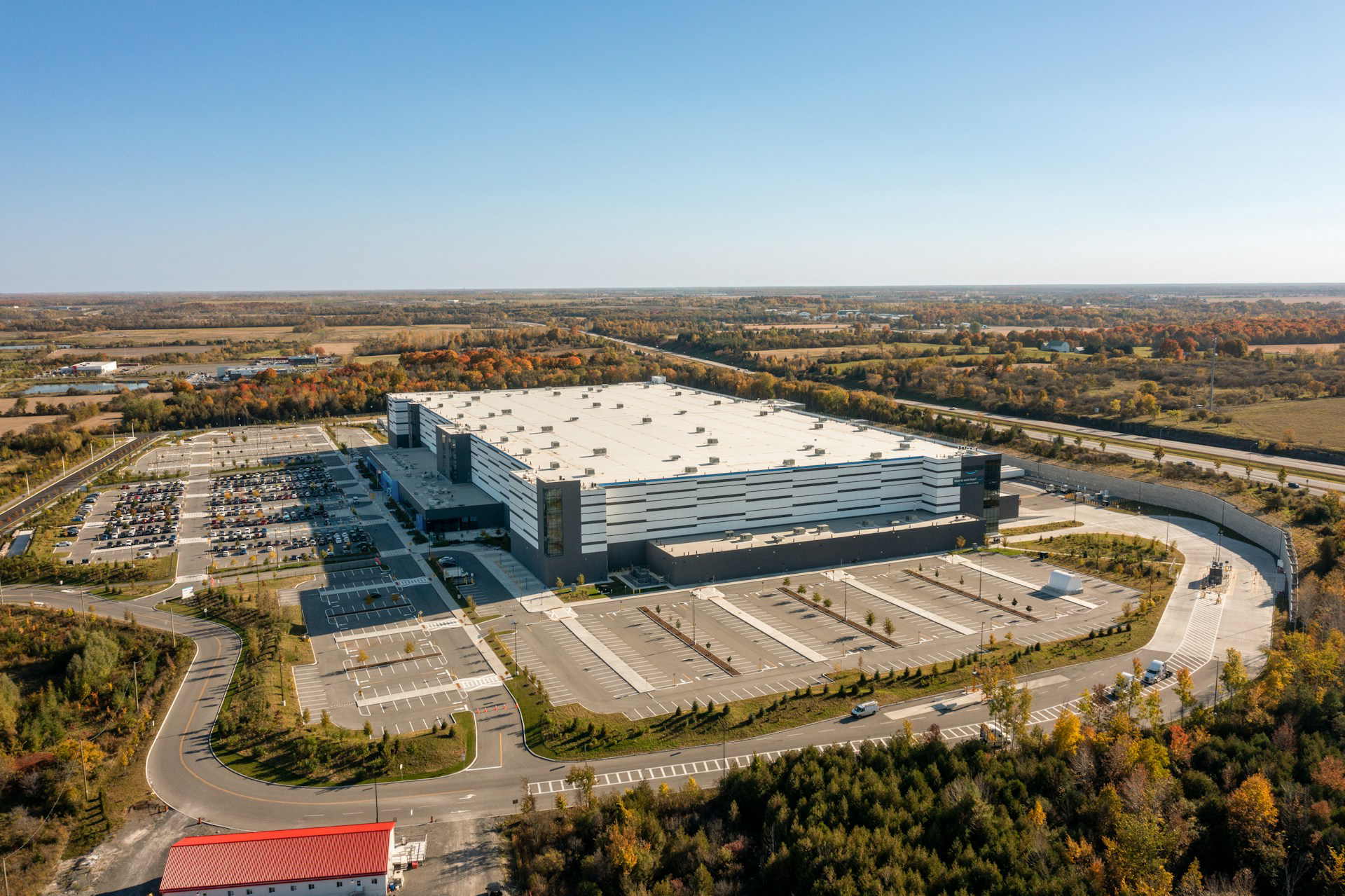 ZF Foxconn Chassis Modules - E-Achsen-Montagewerk in Debrecen / ZF Foxconn Chassis Modules – E-Axle assembly plant in Debrecen