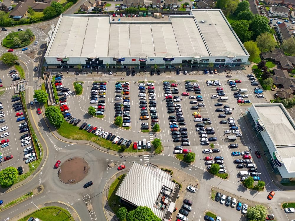 Gewerbeimmobilien - Transaktion mit Shoppingpark-Portfolio / Commercial real estate – Transaction involving shopping park portfolio